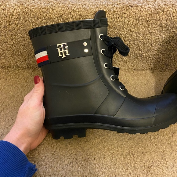 NWT Tommy Hilfiger Rain Boots - Picture 4 of 4